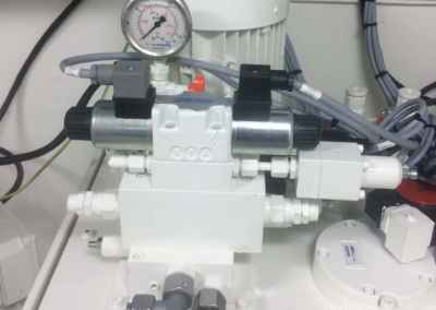 Hydromar steering gear for twin rudder system